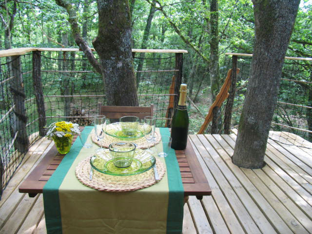 Dîner sur la terrasse de la cabane